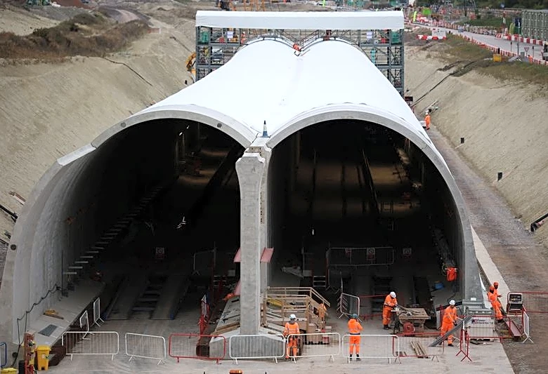 UK services firms report surge in costs, fading optimism as Iran war takes toll