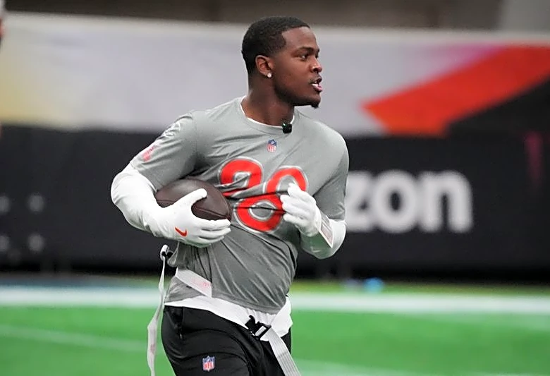 Dolphins RB De'Von Achane a no-show for voluntary workouts