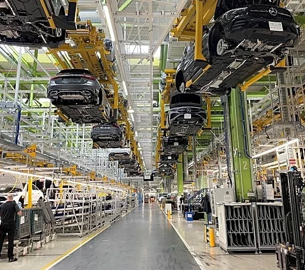 Germany's February industrial orders up, albeit far below forecasts