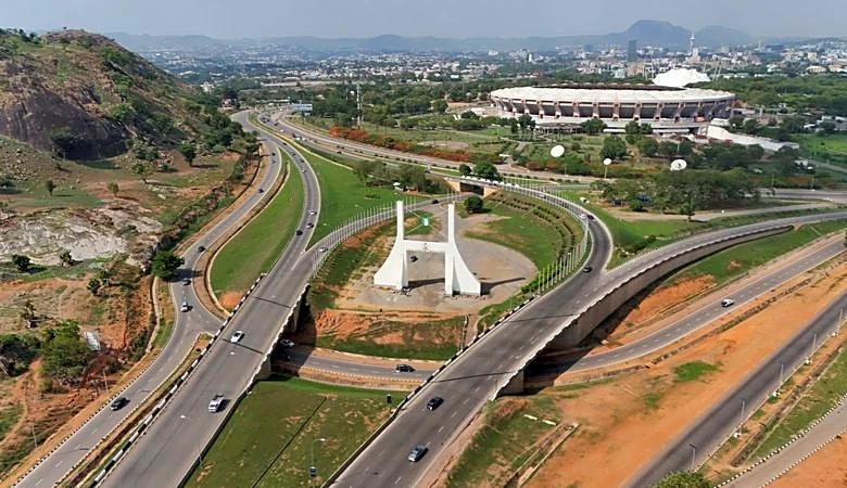 US expands Nigeria travel warning, lets embassy staff leave Abuja