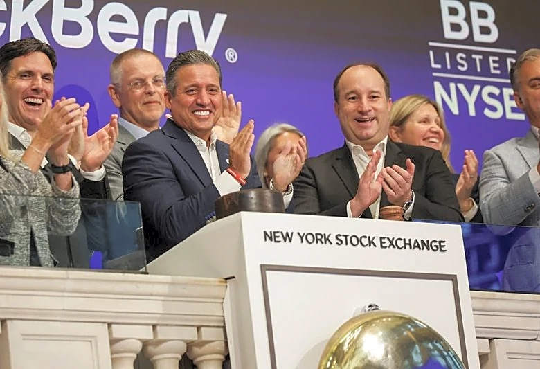 BlackBerry forecasts upbeat quarterly revenue, says turnaround complete