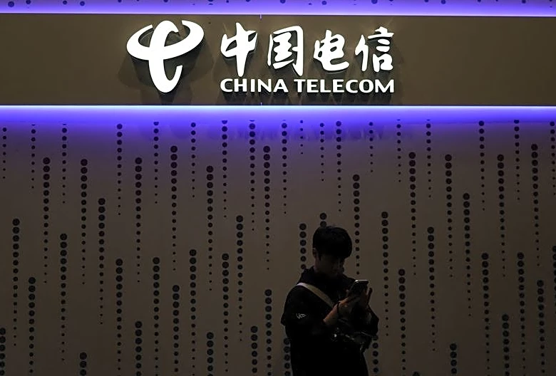 US considers new crackdown on Chinese telecom companies