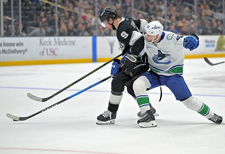 Kings move into wild-card position with win over Canucks