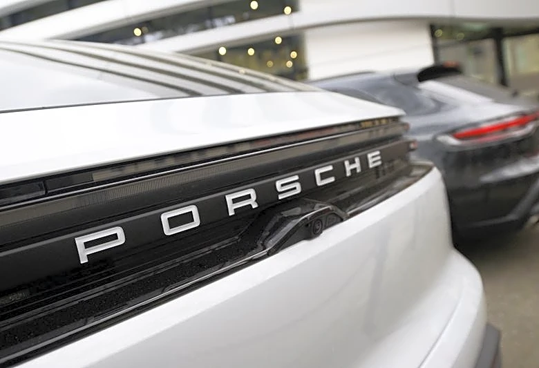 Porsche deliveries tumble further in first quarter