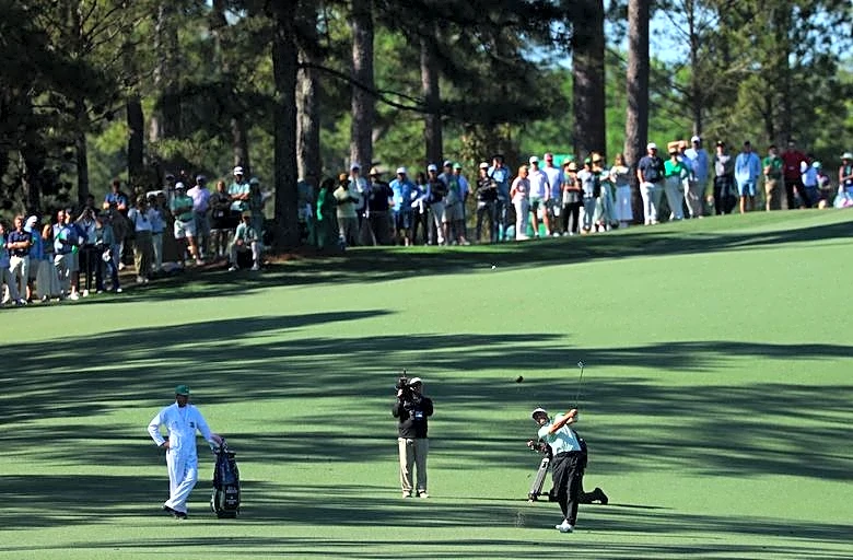 Golf-Scheffler hunts McIlroy as Masters second round gets under way