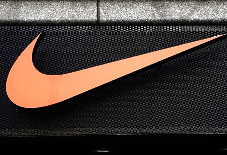 Soccer-Nike probes kit design issue ahead of World Cup