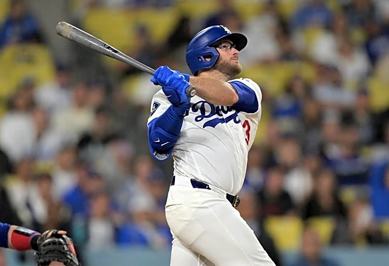 MLB roundup: Dodgers walk off Rangers on Max Muncy's 3rd HR of night