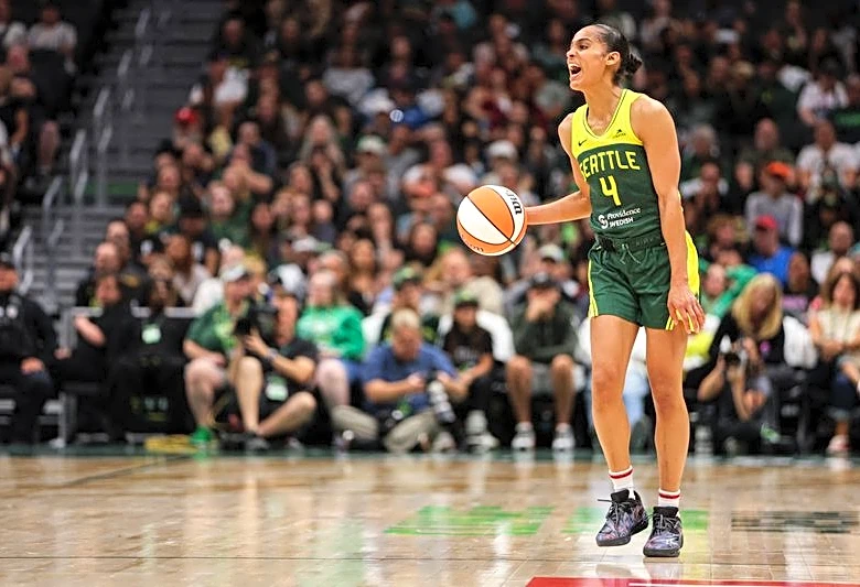 Seven-time All-Star G Skylar Diggins joins Sky