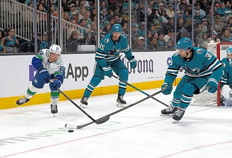 NHL roundup: Ducks still in playoff hunt despite OT loss to Canucks