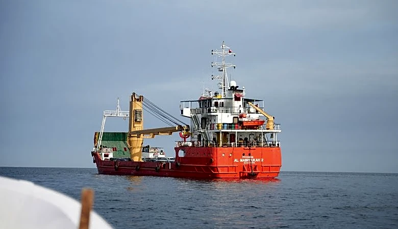 Explainer-What does a US naval blockade of Iran mean for oil flows?