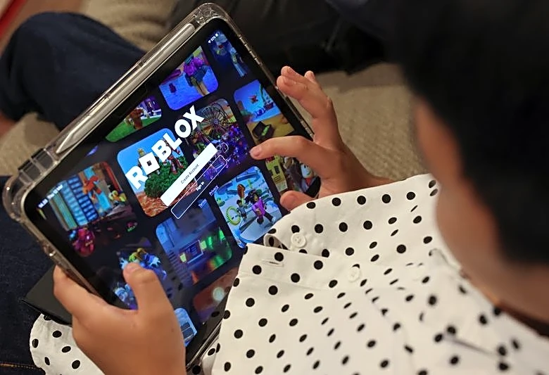 Roblox to introduce age-based accounts in child safety push