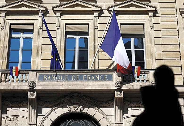 French central bank sees first quarter growth of 0.3%