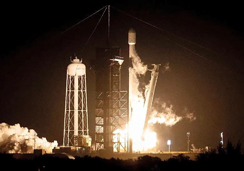 SpaceX, Blue Origin moon landers in focus after NASA's Artemis success