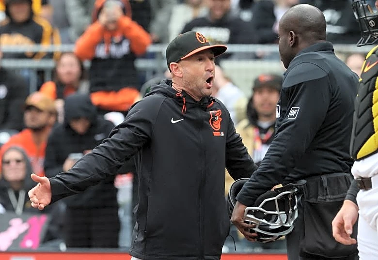 O's manager Craig Albernaz has facial fractures after foul ball