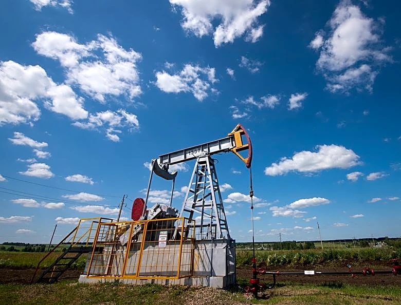 Oil prices fall for a second day on expectations US-Iran talks may resume