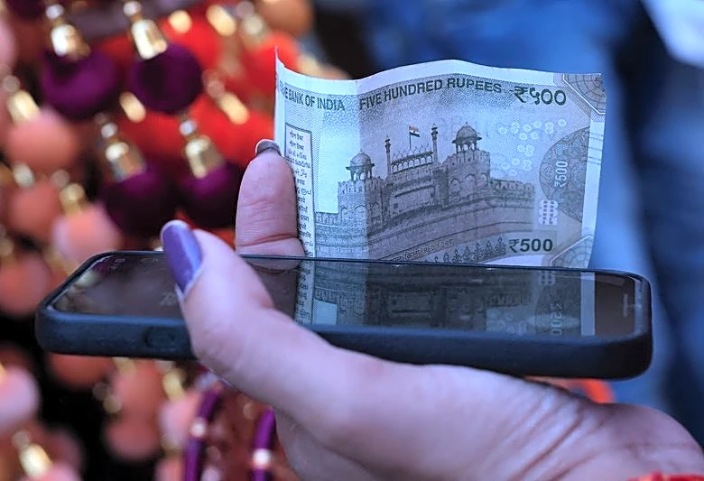 Analysis-Foreign investors grow more wary of India as FX curbs hit bonds, earnings risks haunt equities