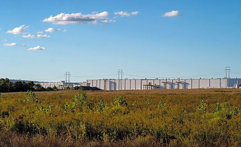 Carmakers navigating the costly and tricky transition to battery storage systems