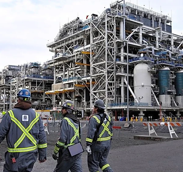 Exclusive-European buyers hold talks to ship Canadian LNG via Panama Canal to diversify supply