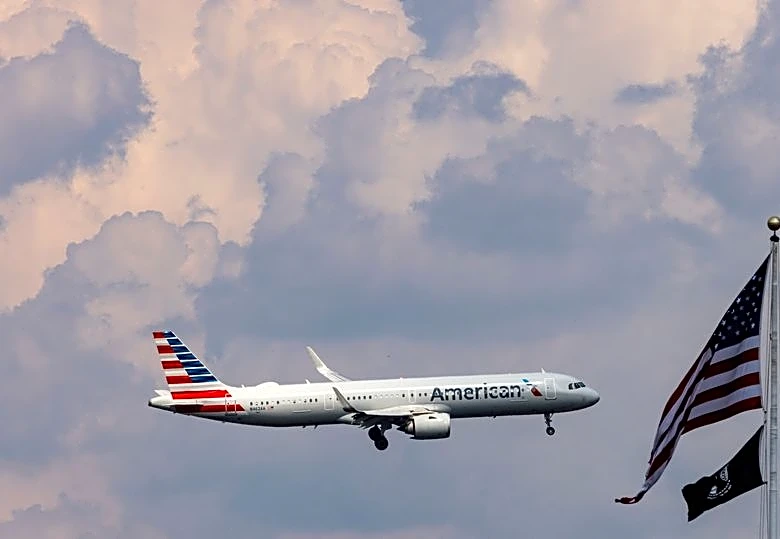 White House has no opinion on potential United Airlines deal for American Airlines