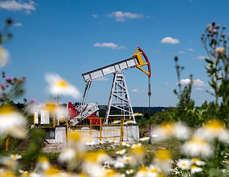 Oil prices fall as hopes for US-Iran deal outweigh supply disruption concerns