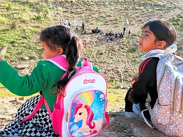 Settlers block Palestinian pupils' path to West Bank school with barbed wire
