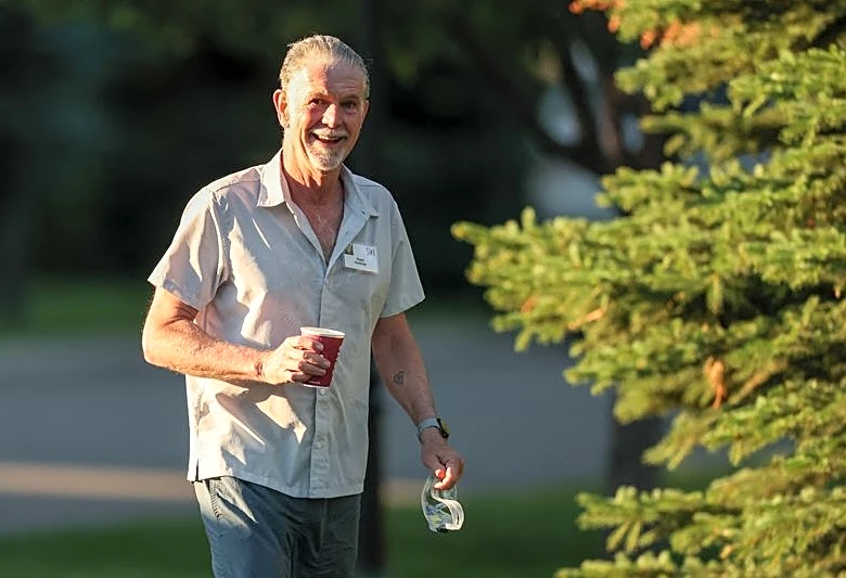 Netflix co-founder Reed Hastings to exit in June