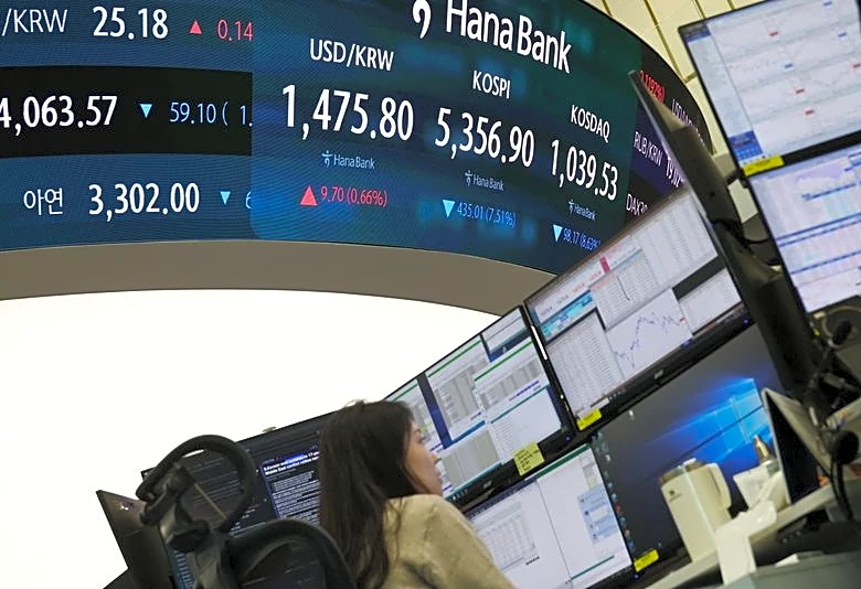 South Korea draws back investors even as Iran war exposes cracks