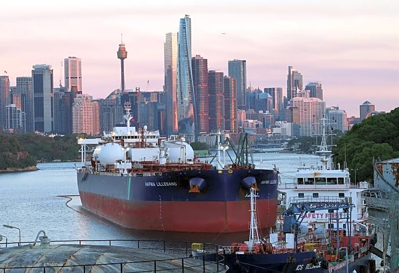 Analysis-As commodities reshape geopolitics, currency pecking order gets a reset