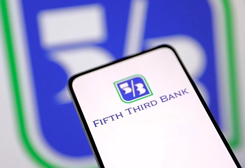 Fifth Third quarterly adjusted profit rises on interest income strength