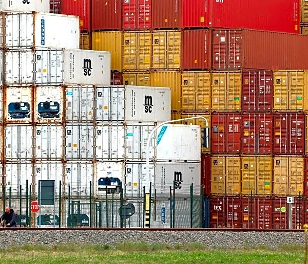 US tariffs drive steep drop in EU exports for second month