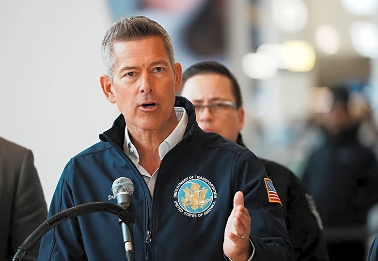 Air traffic control applicants top 8,000 in 13 hours, transportation secretary says