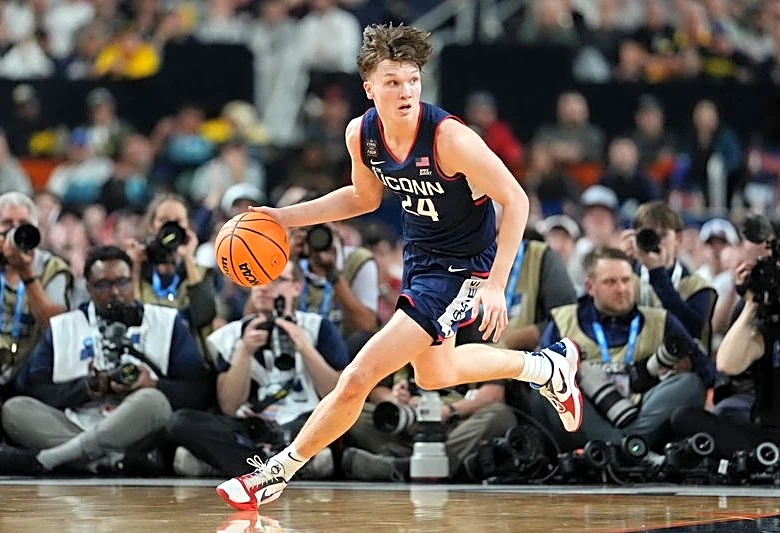 Braylon Mullins passes on NBA draft, staying at UConn