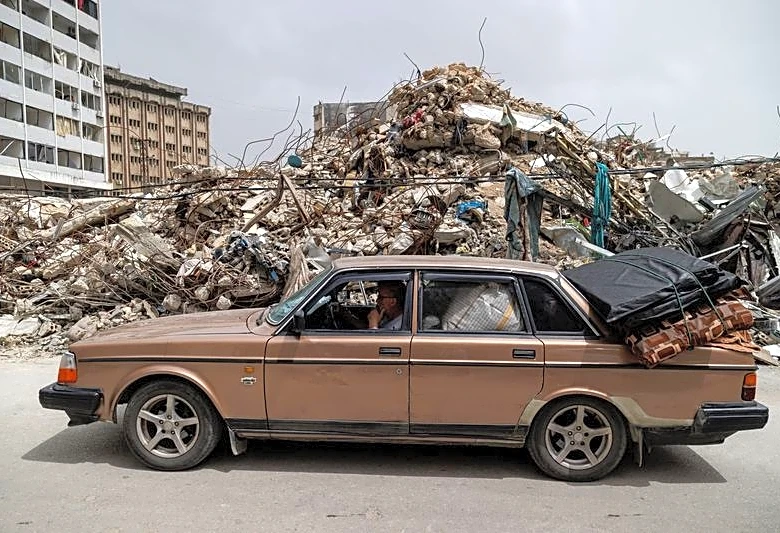 Israel entrenches hold on south Lebanon, warns residents to stay out