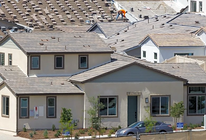 US homebuilders brace for another challenging year as war, tariffs hurt margins