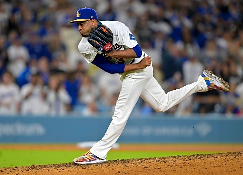 Dodgers RHP Edwin Diaz (elbow surgery) out till second half