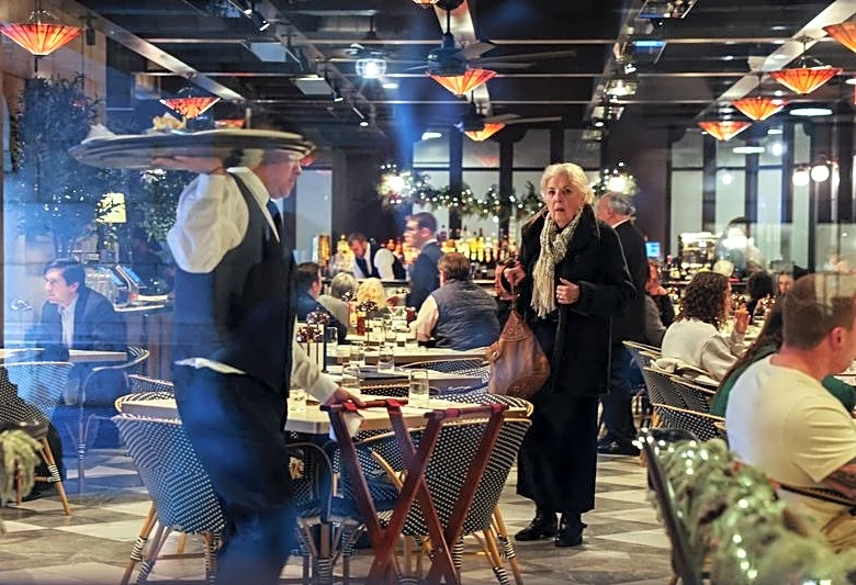 US diners to pay more for Mother's Day lunches, Wells Fargo says