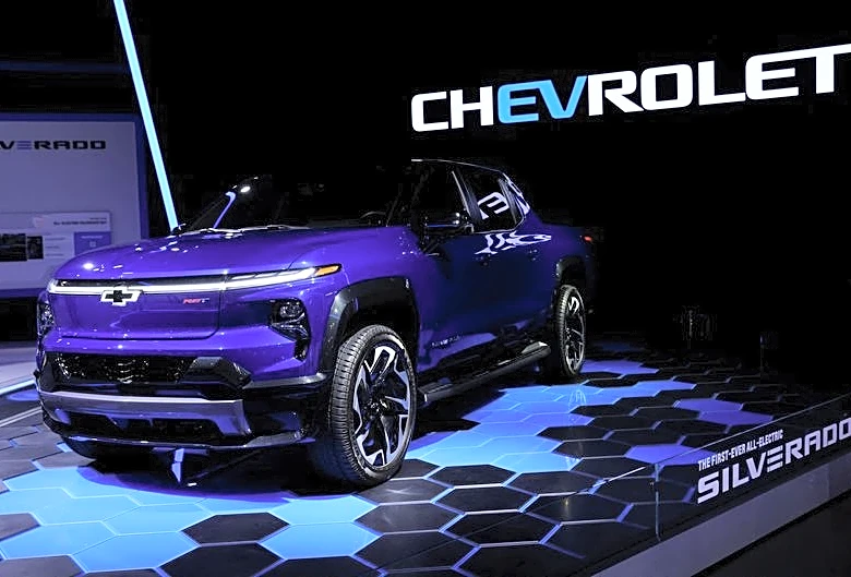 GM delays next-gen EV truck program, Crain's Detroit reports