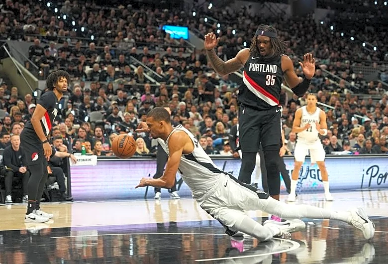 Victor Wembanyama sustains concussion in Spurs' Game 2 loss