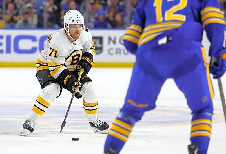 Strong second period allows Bruins to level series with Sabres