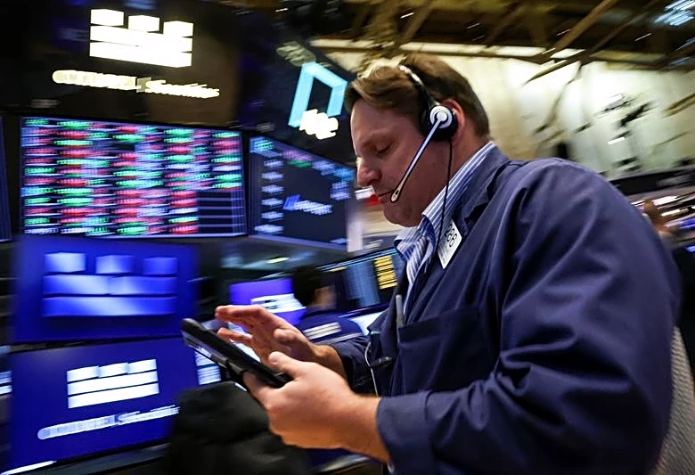 US stock index futures climb after Trump extends Iran truce