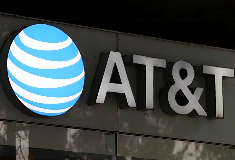 AT&T adds more wireless subscribers than expected as bundling pays off