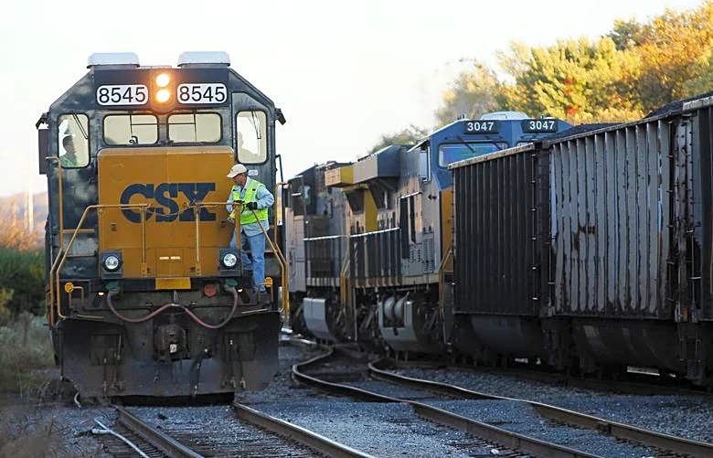 CSX quarterly earnings climb as intermodal volumes strengthen