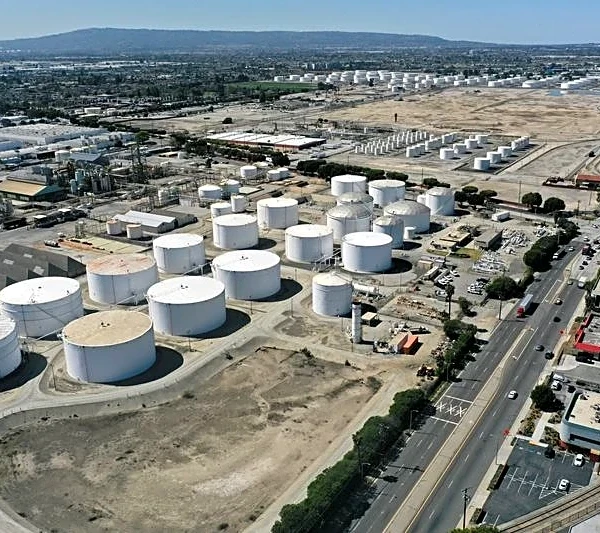 Kinder Morgan beats first-quarter profit estimates on strong gas demand