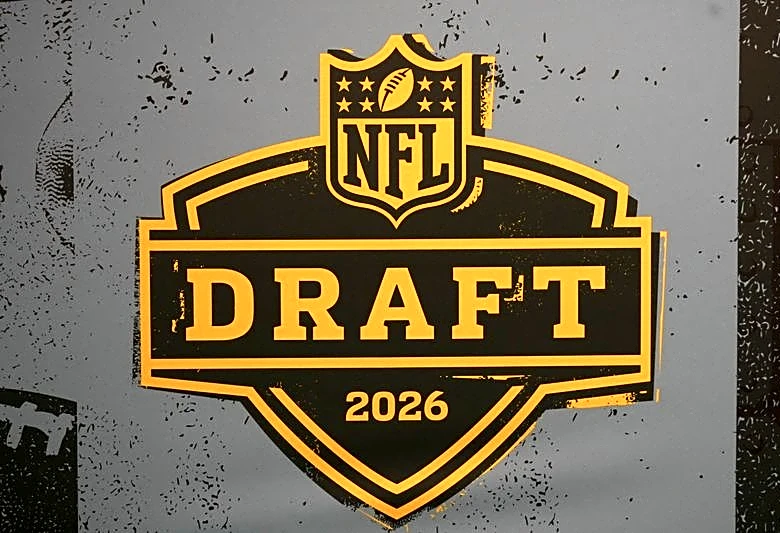 Who's No. 2? Books shifting from Arvell Reese to David Bailey for Jets