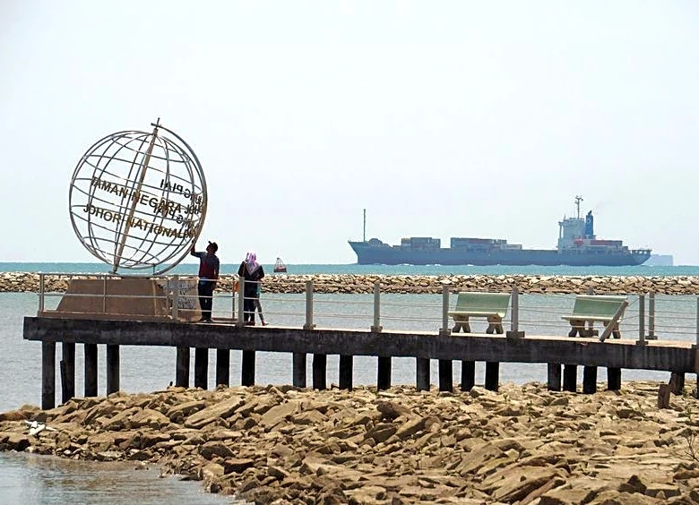 Explainer-Hormuz crisis throws spotlight on world's largest 'chokepoint' - the Malacca Strait