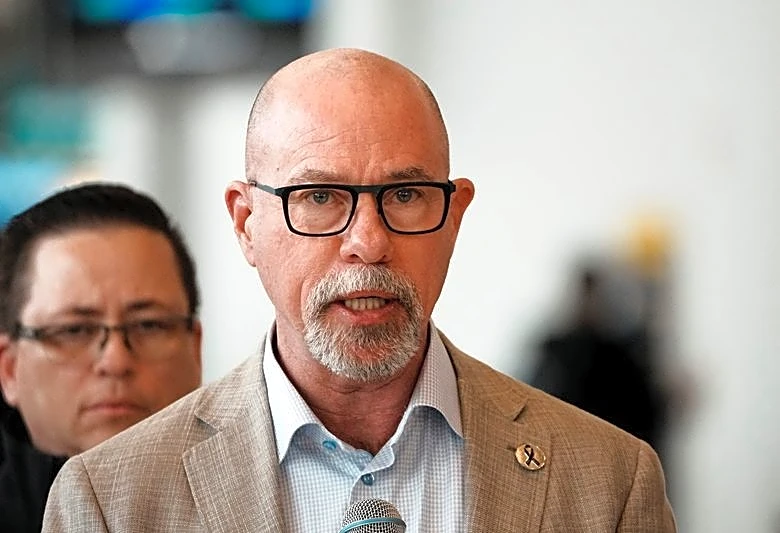 US senators seek probe into FAA administrator stock sale