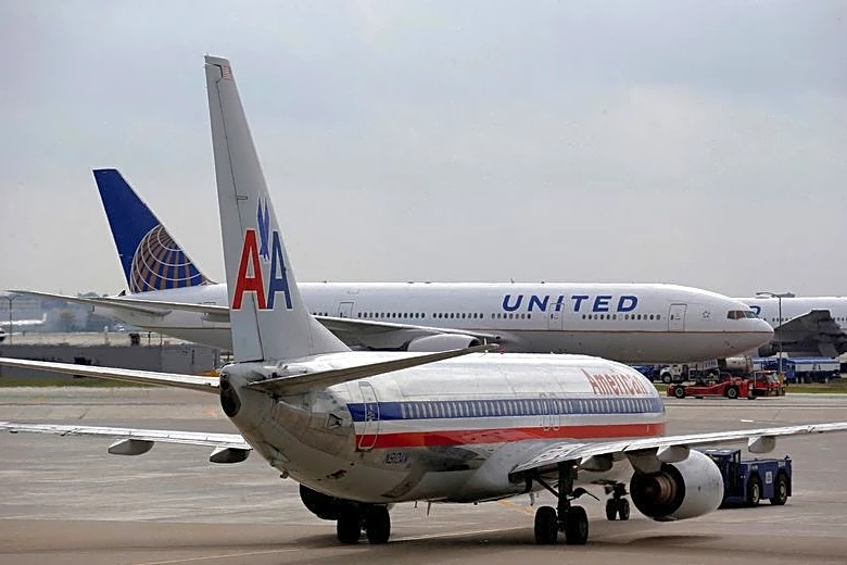 American Airlines rejects United merger, explores deeper Alaska ties