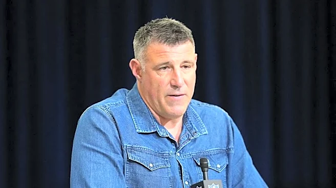 Photos from '20 show Mike Vrabel, Diana Russini kissing