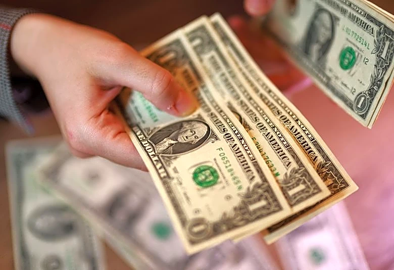 Dollar set for weekly gain on stalled US-Iran talks and Middle East uncertainty