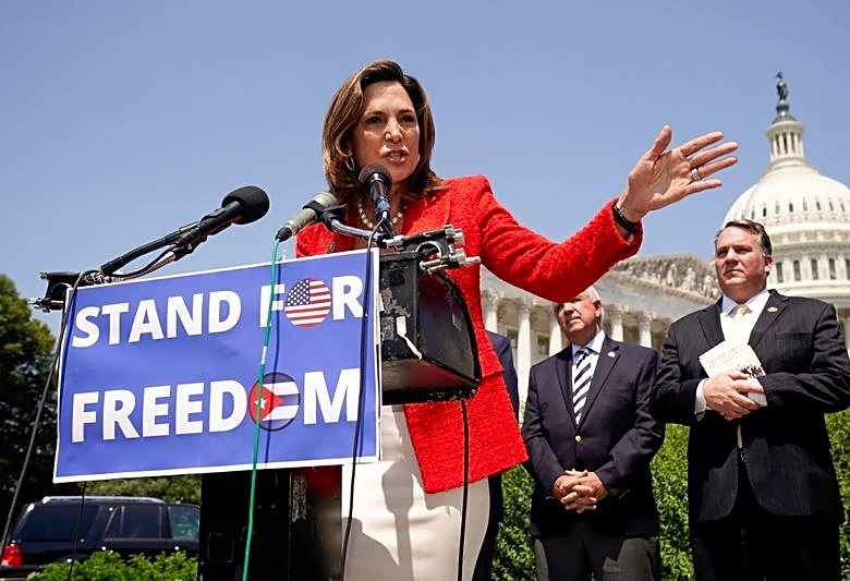 Conservative super PAC threatens to unseat Republicans over immigration bill